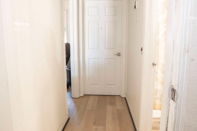 1413 W Fountain Way, Fresno, CA 93705 - hallway featuring light wood-style floors and baseboards