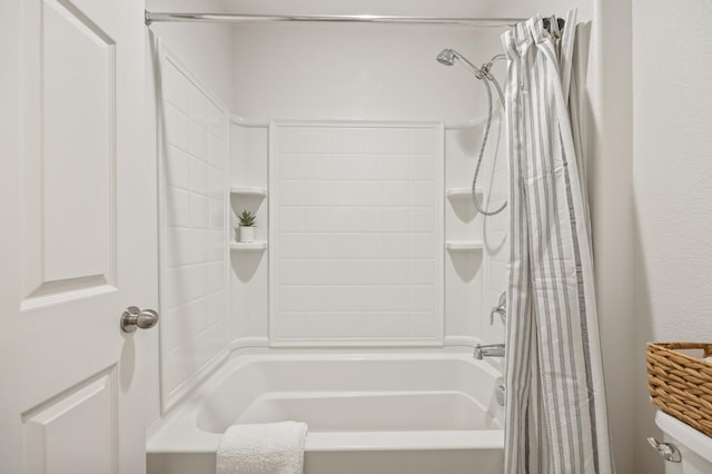 7141 N Shiraz Ave, Fresno, CA 93722 - bathroom with shower / tub combo with curtain