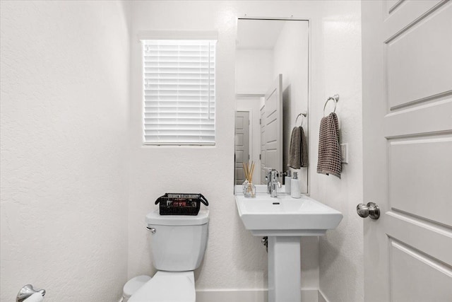 859 Windmill Ave, Clovis, CA 93619 - bathroom with toilet and a textured wall