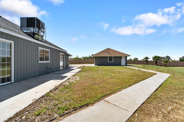 19730 Brightwood Rd, Madera, CA 93638 - view of yard with a patio area