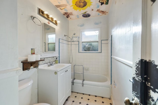 513 W Fountain Way, Fresno, CA 93705 - full bath featuring vanity, shower / bath combination, and tile patterned floors