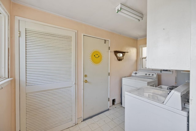 513 W Fountain Way, Fresno, CA 93705 - laundry area with separate washer and dryer, ornamental molding, and light flooring