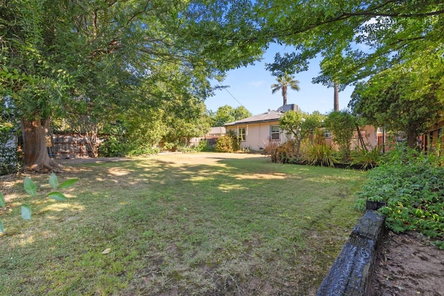 513 W Fountain Way, Fresno, CA 93705 - view of yard