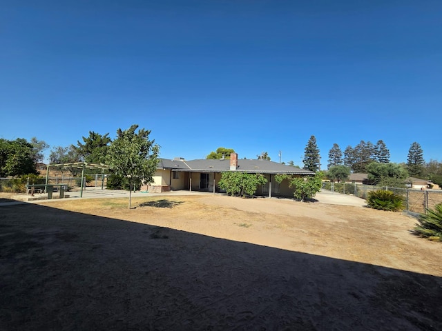 5525 S Fig Ave, Fresno, CA 93706 - view of yard with a patio