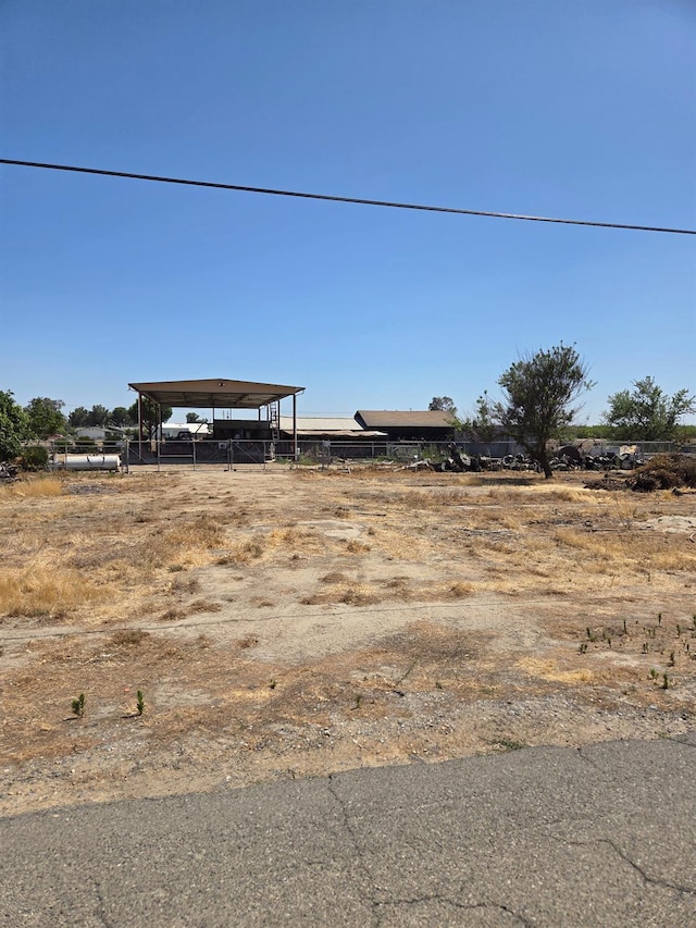 5525 S Fig Ave, Fresno, CA 93706 - view of yard featuring a carport