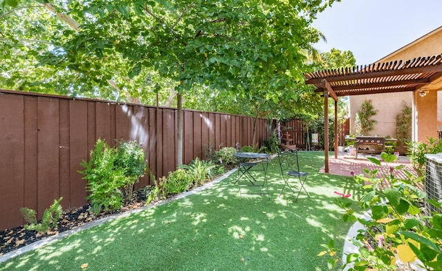 1734 Glen Oban Ln, Clovis, CA 93619 - fenced backyard with a pergola and a patio area