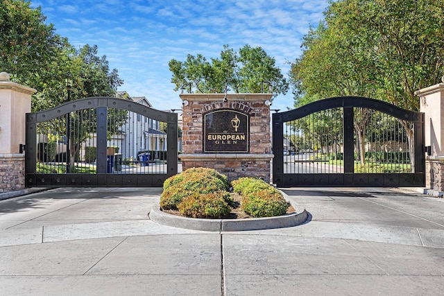 1734 Glen Oban Ln, Clovis, CA 93619 - view of gate
