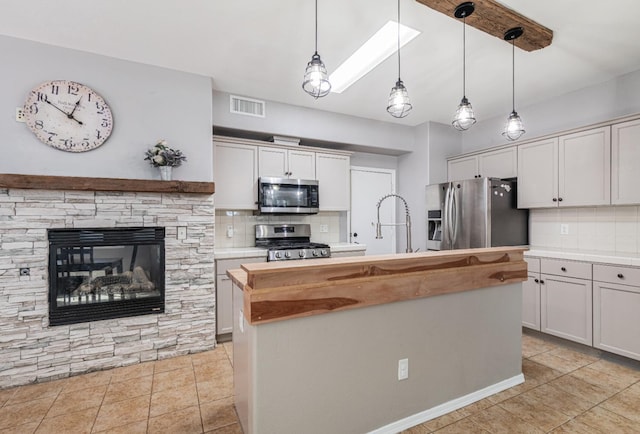 1734 Glen Oban Ln, Clovis, CA 93619 - kitchen with appliances with stainless steel finishes, tasteful backsplash, light countertops, and hanging light fixtures
