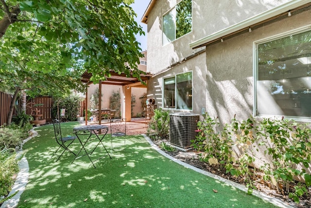 1734 Glen Oban Ln, Clovis, CA 93619 - fenced backyard with a patio
