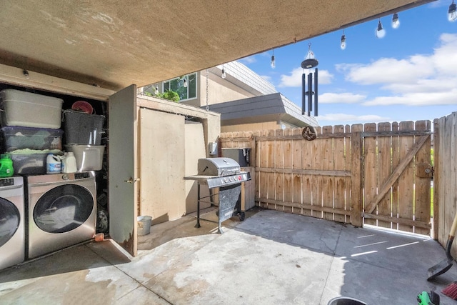 5098 E Ashlan Ave Unit 116, Fresno, CA 93727 - view of patio featuring independent washer and dryer, a grill, and a gate