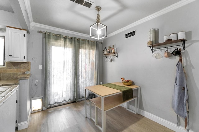 5098 E Ashlan Ave Unit 116, Fresno, CA 93727 - dining space with crown molding and light wood-style floors