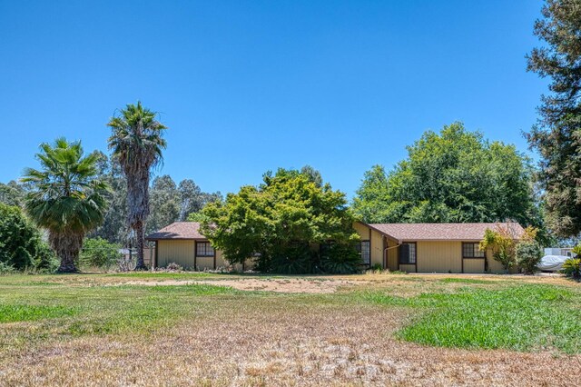 7815 N Sanders Ave, Clovis, CA 93619 - view of green lawn