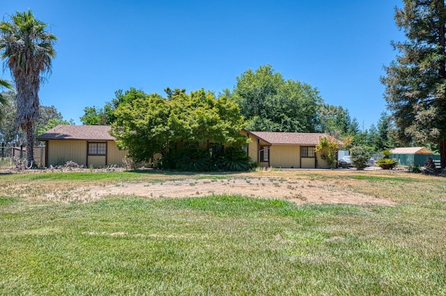 7815 N Sanders Ave, Clovis, CA 93619 - view of green lawn