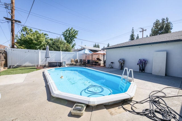 786 E Barstow Ave, Fresno, CA 93710 - view of pool featuring a fenced backyard and a patio