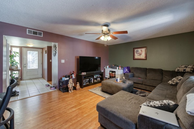 786 E Barstow Ave, Fresno, CA 93710 - living room with ceiling fan, light wood-style flooring, and a textured ceiling