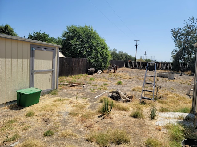 2453 S Willow, Fresno, CA 93725 - view of yard featuring a storage shed