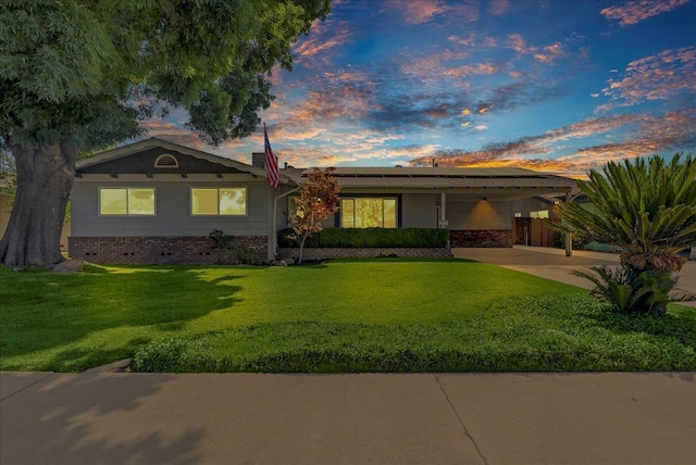 1408 S Hope Ave, Reedley, CA 93654 - single story home with solar panels and a front yard
