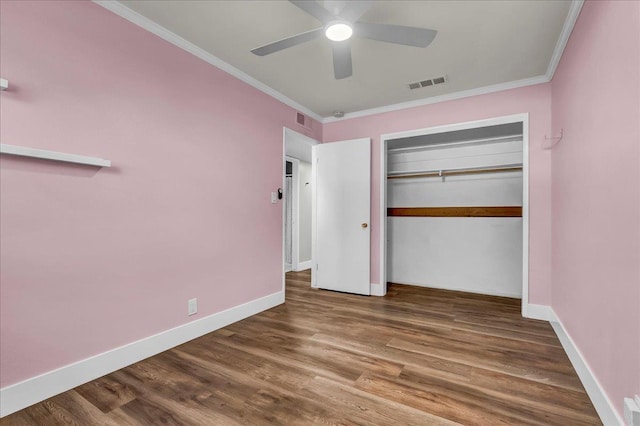 1408 S Hope Ave, Reedley, CA 93654 - unfurnished bedroom featuring wood finished floors, ornamental molding, a closet, and a ceiling fan