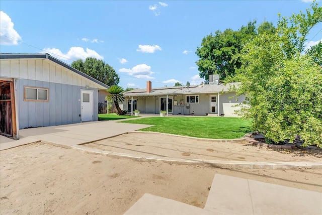 1408 S Hope Ave, Reedley, CA 93654 - view of front of property featuring a front lawn