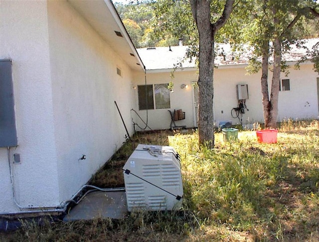 34937 Bronco Ln, Yokuts Valley, CA 93675 - view of side of home with stucco siding