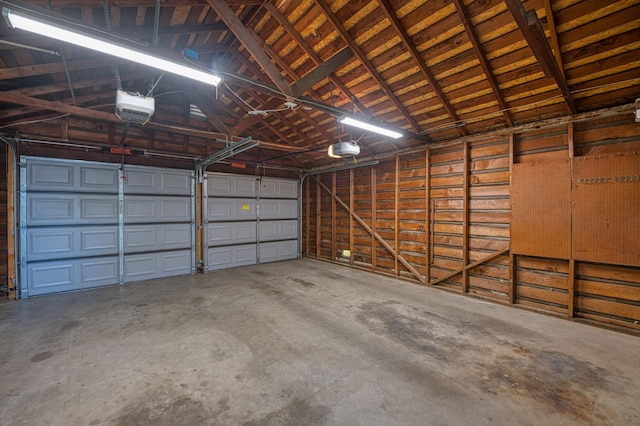 927 W Pico Ave, Fresno, CA 93705 - garage with a garage door opener