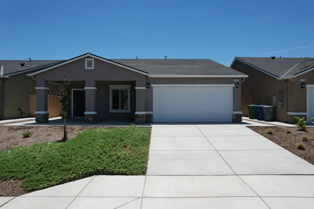 1140 E Orange St, Avenal, CA 93204 - photo 1