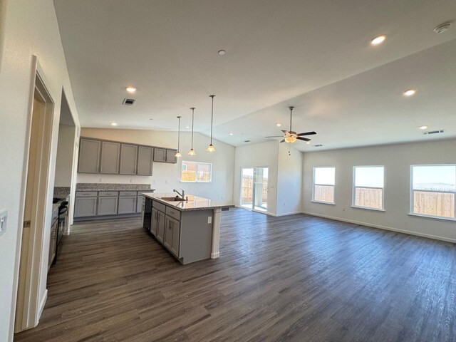 913 Grangeville Ave, Avenal, CA 93204 - photo 2