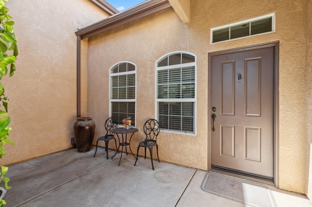 1158 E Hogan Ave, Fresno, CA 93730 - entrance to property featuring stucco siding and a patio area