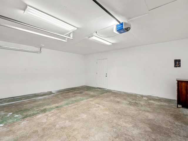 3110 N Del Mar Ave, Fresno, CA 93704 - garage with a garage door opener