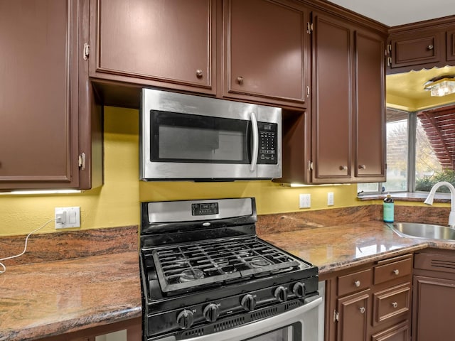 3110 N Del Mar Ave, Fresno, CA 93704 - kitchen featuring stainless steel appliances and a sink