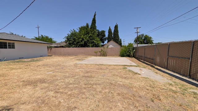 1405 N Lake St, Madera, CA 93638 - fenced backyard with a patio