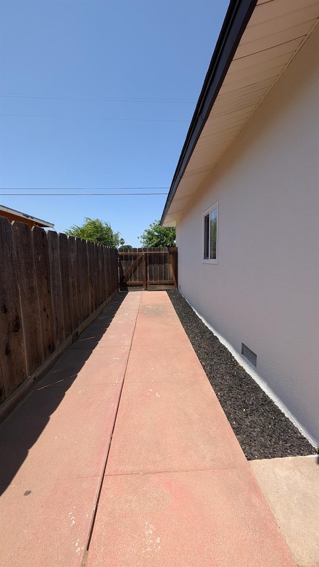 1405 N Lake St, Madera, CA 93638 - view of patio / terrace