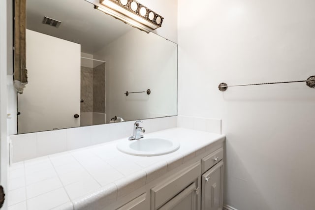 4909 N 7th St Unit S, Fresno, CA 93726 - full bath featuring vanity and washtub / shower combination