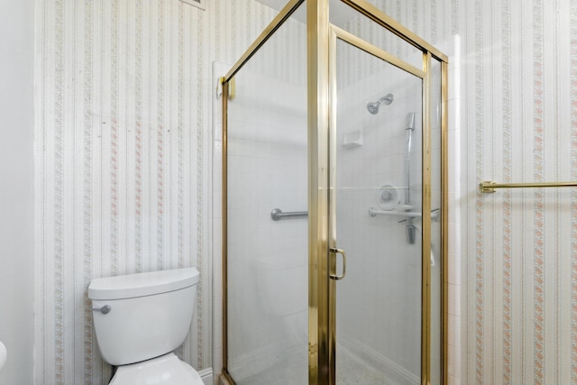 4909 N 7th St Unit S, Fresno, CA 93726 - full bath with a stall shower and wallpapered walls