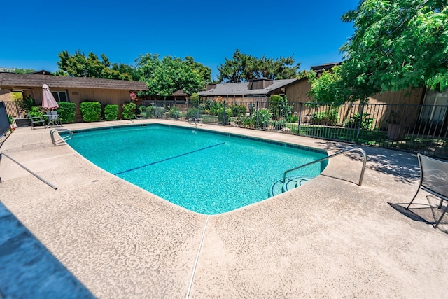 4909 N 7th St Unit S, Fresno, CA 93726 - community pool with a patio
