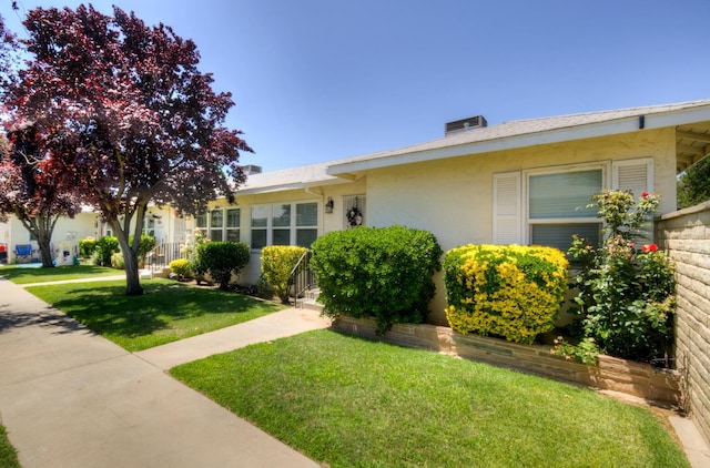740 E Cornell Ave, Fresno, CA 93704 - view of front of property with a front yard and stucco siding