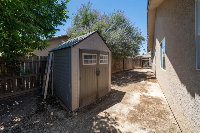 2148 N Ivanhoe Ave, Fresno, CA 93722 - view of shed featuring a fenced backyard