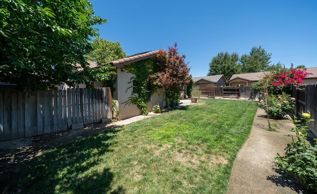 2148 N Ivanhoe Ave, Fresno, CA 93722 - view of fenced backyard