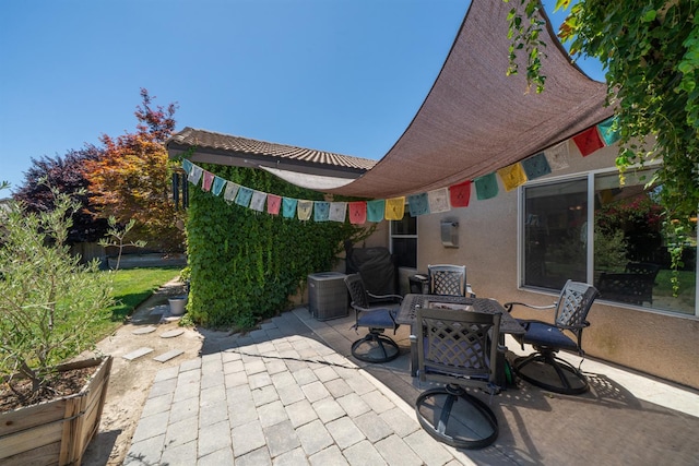2148 N Ivanhoe Ave, Fresno, CA 93722 - view of patio / terrace