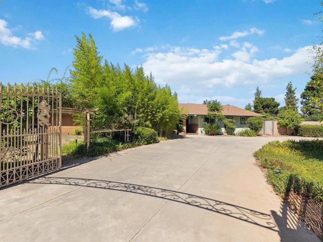 10472 Rolling Hills Dr, Madera, CA 93636 - photo 2