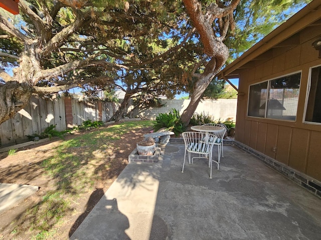 1 Adams Dr, Chowchilla, CA 93610 - fenced backyard featuring a patio