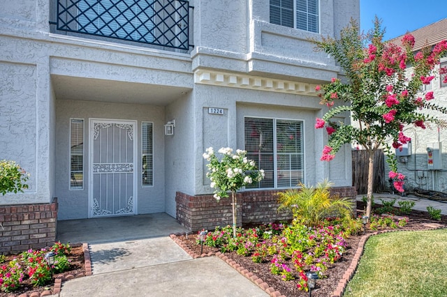 1224 Oak Ave, Clovis, CA 93611 - property entrance featuring stucco siding