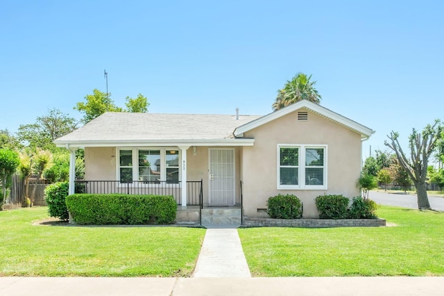 920 W 6th St, Madera, CA 93637 - view of front of house featuring a porch and stucco siding