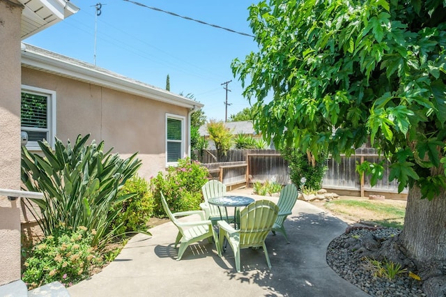920 W 6th St, Madera, CA 93637 - view of patio / terrace featuring outdoor dining space