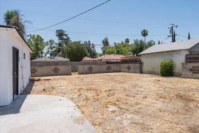 2012 E Clinton Ave, Fresno, CA 93703 - fenced backyard with a patio area