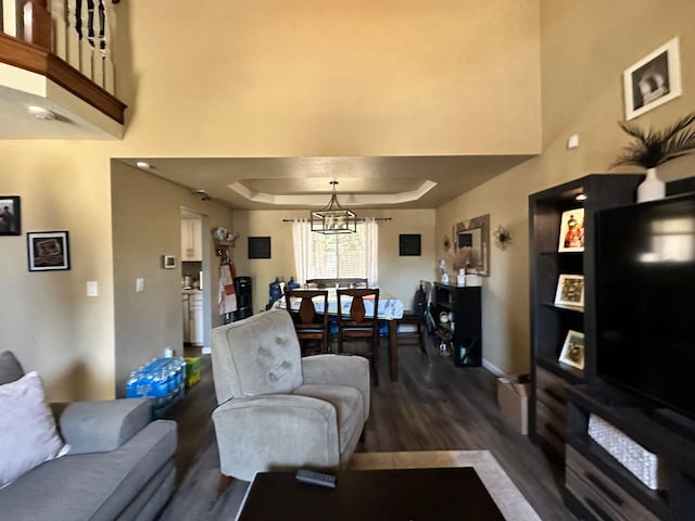 3462 W Wrenwood Ave, Fresno, CA 93711 - living area with wood finished floors, a raised ceiling, and a chandelier