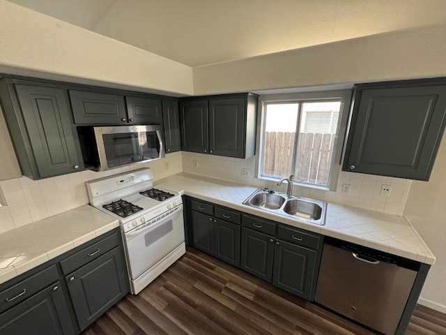 2428 E Emilie Ave, Fresno, CA 93730 - photo 10