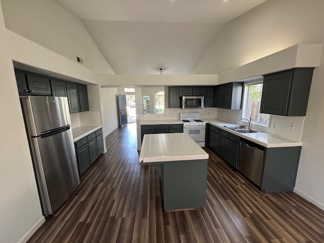 2428 E Emilie Ave, Fresno, CA 93730 - photo 8