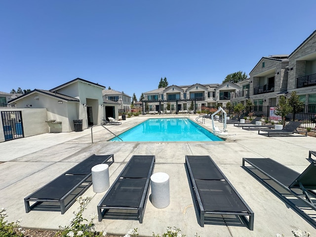 546 W Mahogany, Clovis, CA 93611 - community pool with a residential view and a patio area