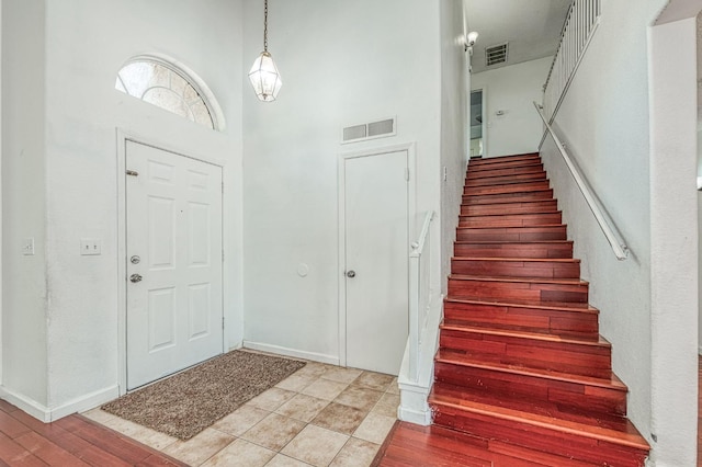 3340 N Dante Ave, Fresno, CA 93722 - foyer featuring stairs and a high ceiling